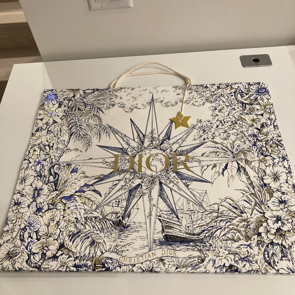 🛍  DIOR large shopping bag.